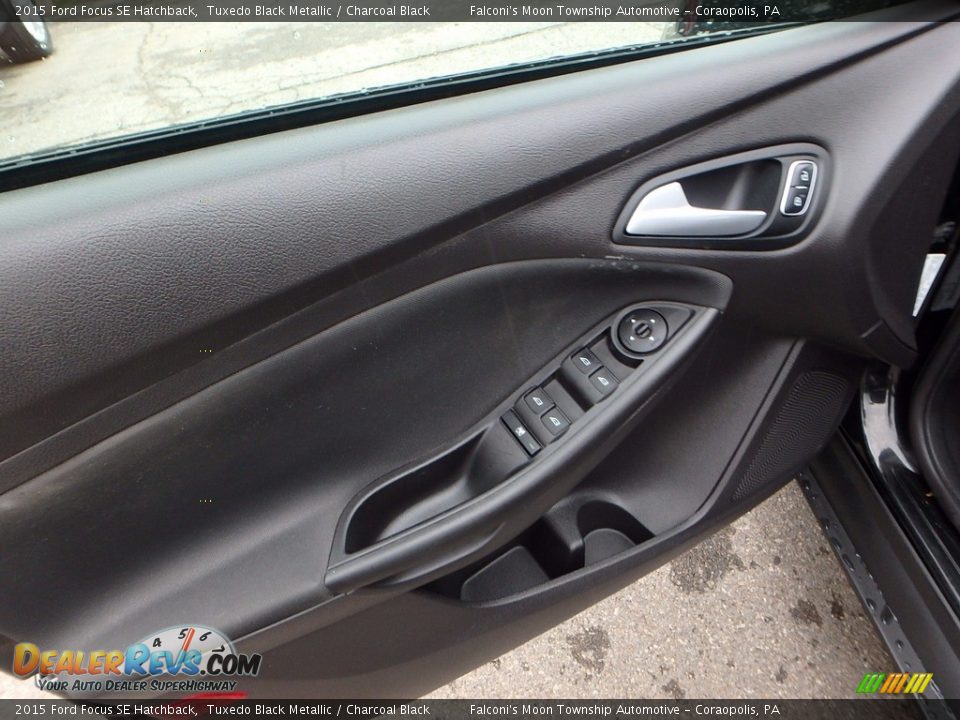 2015 Ford Focus SE Hatchback Tuxedo Black Metallic / Charcoal Black Photo #20