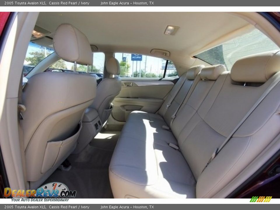2005 Toyota Avalon XLS Cassis Red Pearl / Ivory Photo #19