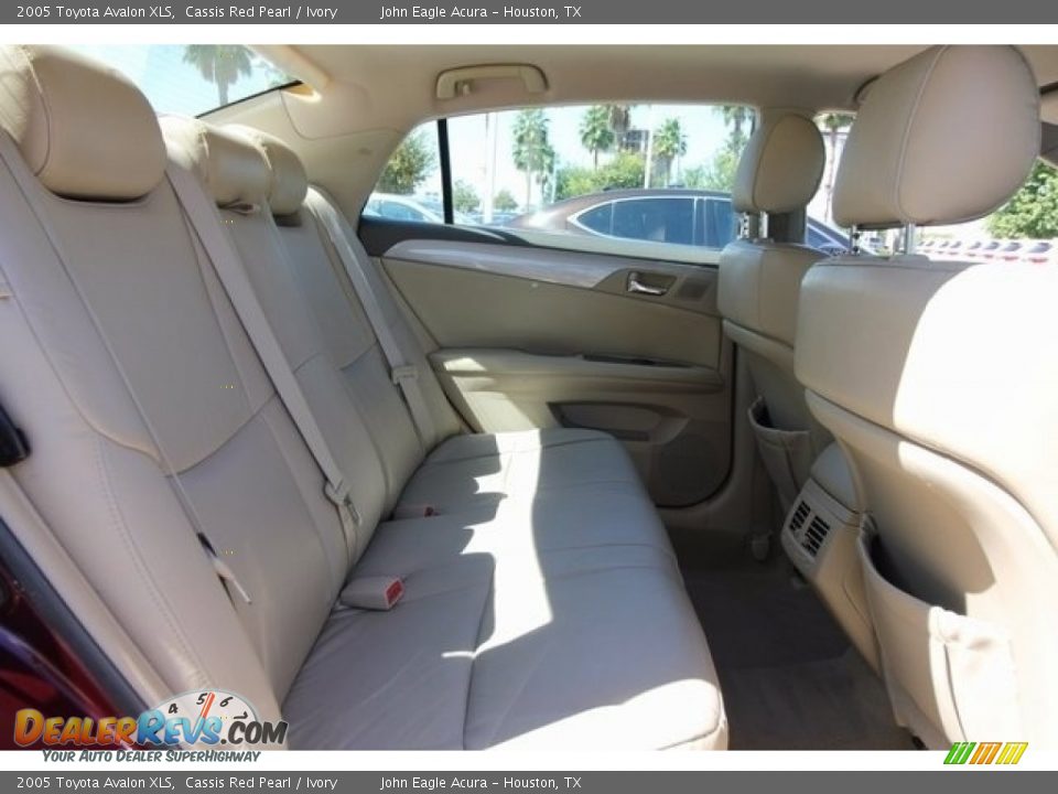 2005 Toyota Avalon XLS Cassis Red Pearl / Ivory Photo #22