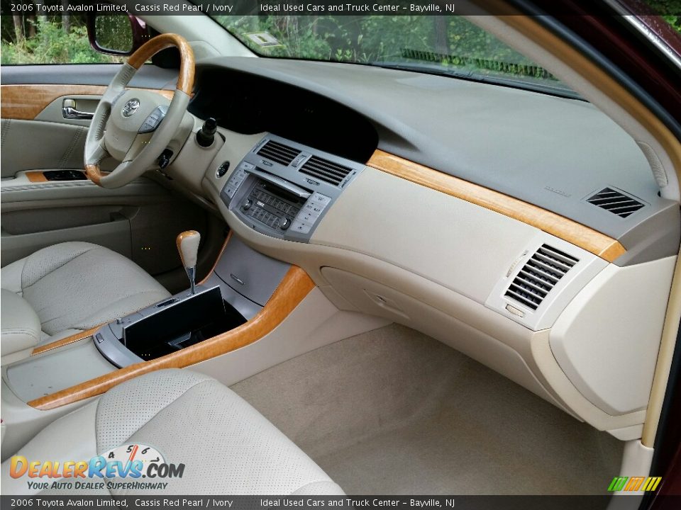 2006 Toyota Avalon Limited Cassis Red Pearl / Ivory Photo #12