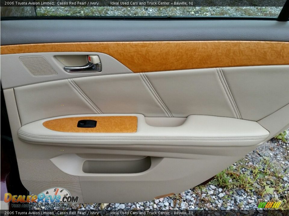 2006 Toyota Avalon Limited Cassis Red Pearl / Ivory Photo #13