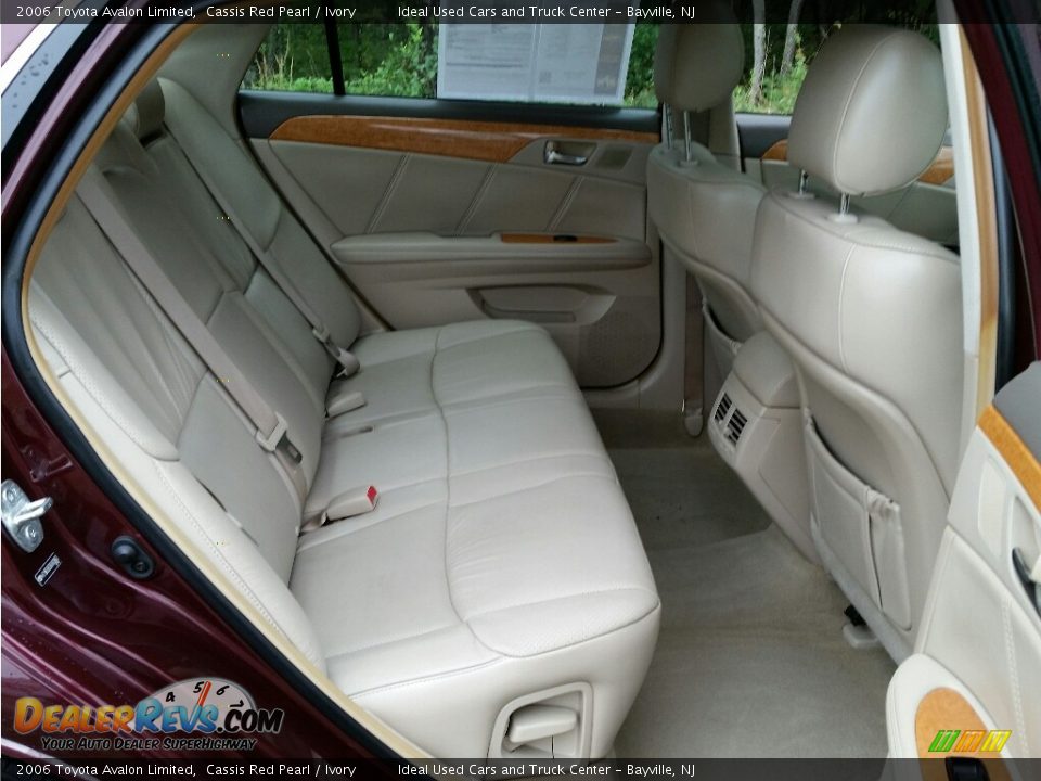 2006 Toyota Avalon Limited Cassis Red Pearl / Ivory Photo #14