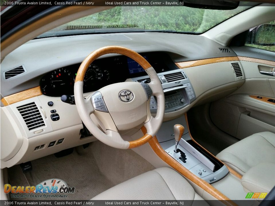 2006 Toyota Avalon Limited Cassis Red Pearl / Ivory Photo #18