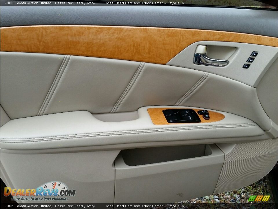 2006 Toyota Avalon Limited Cassis Red Pearl / Ivory Photo #19