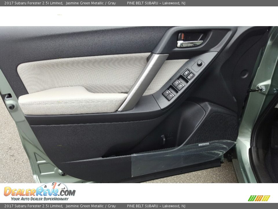 2017 Subaru Forester 2.5i Limited Jasmine Green Metallic / Gray Photo #6