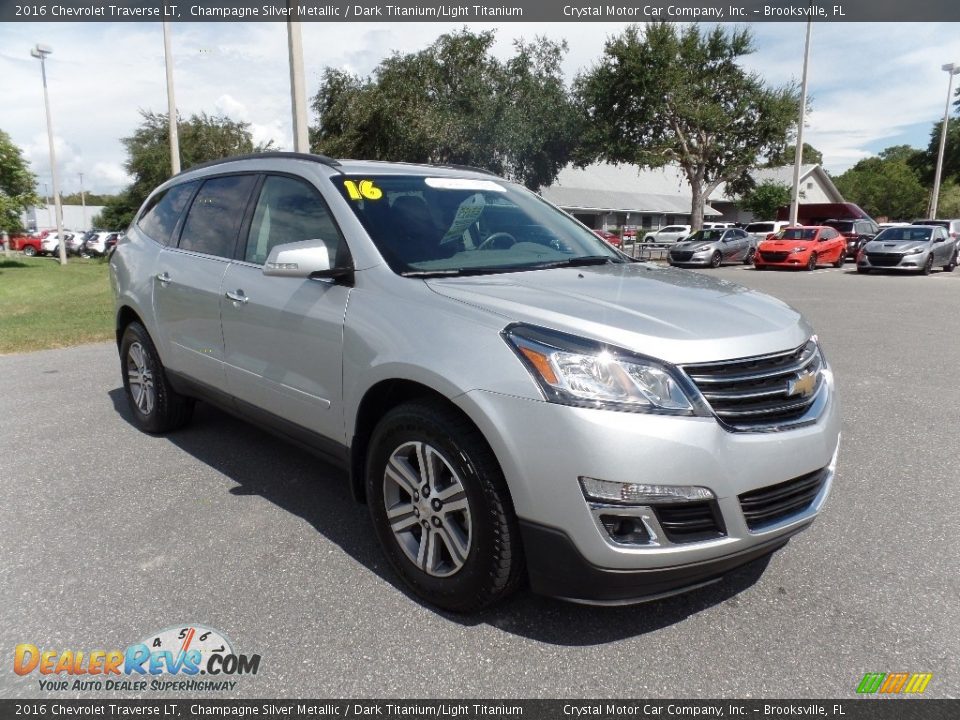 Front 3/4 View of 2016 Chevrolet Traverse LT Photo #12