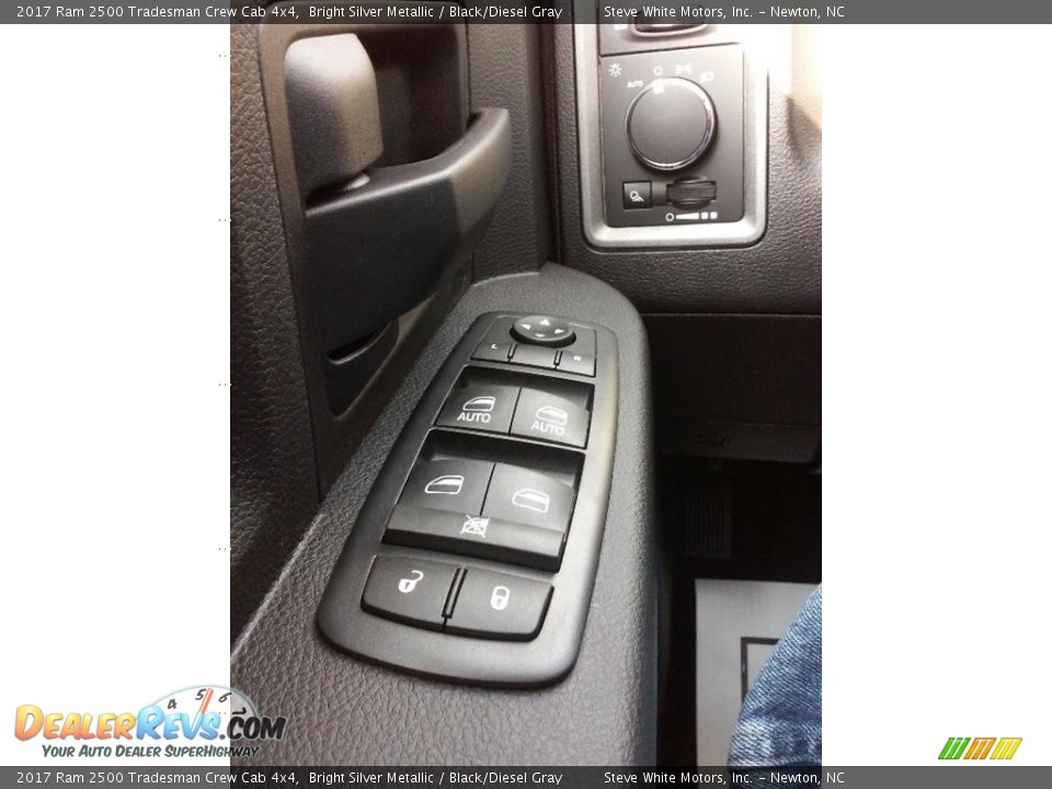 2017 Ram 2500 Tradesman Crew Cab 4x4 Bright Silver Metallic / Black/Diesel Gray Photo #14