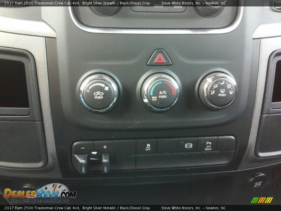 2017 Ram 2500 Tradesman Crew Cab 4x4 Bright Silver Metallic / Black/Diesel Gray Photo #18