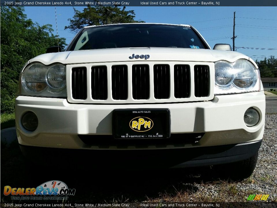 2005 Jeep Grand Cherokee Laredo 4x4 Stone White / Medium Slate Gray Photo #2