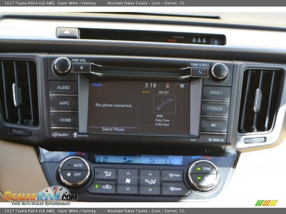 Controls of 2017 Toyota RAV4 XLE AWD Photo #6