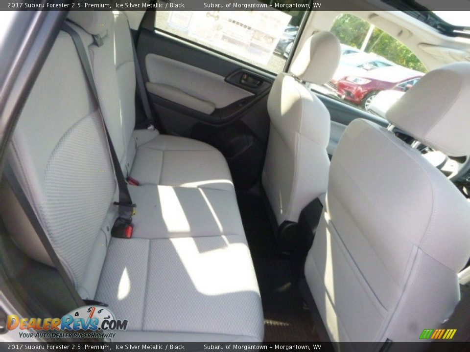 2017 Subaru Forester 2.5i Premium Ice Silver Metallic / Black Photo #7