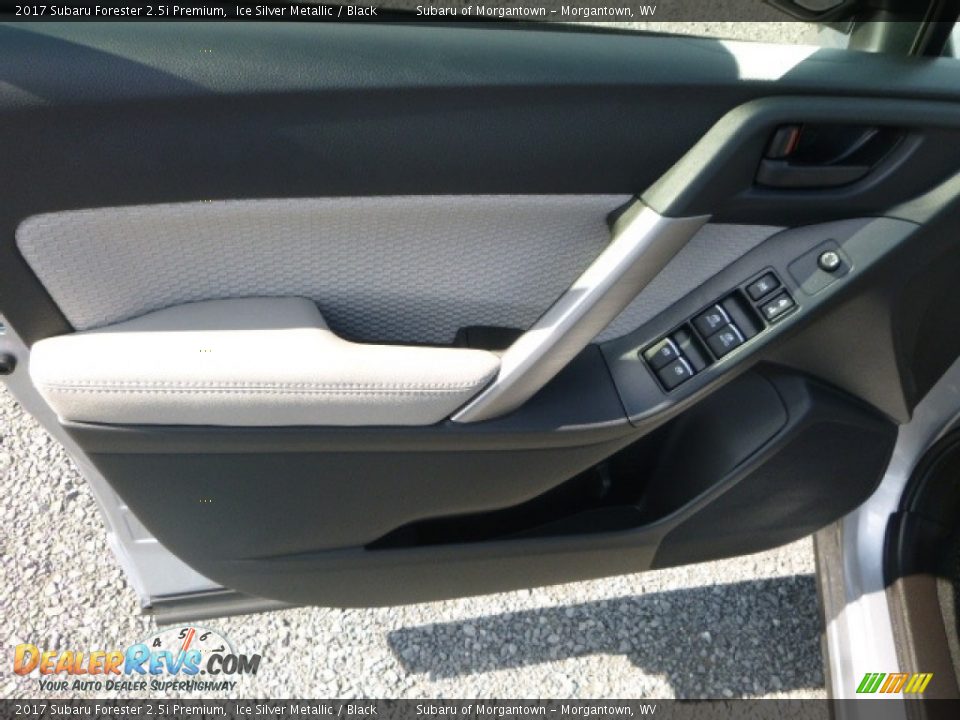 2017 Subaru Forester 2.5i Premium Ice Silver Metallic / Black Photo #15