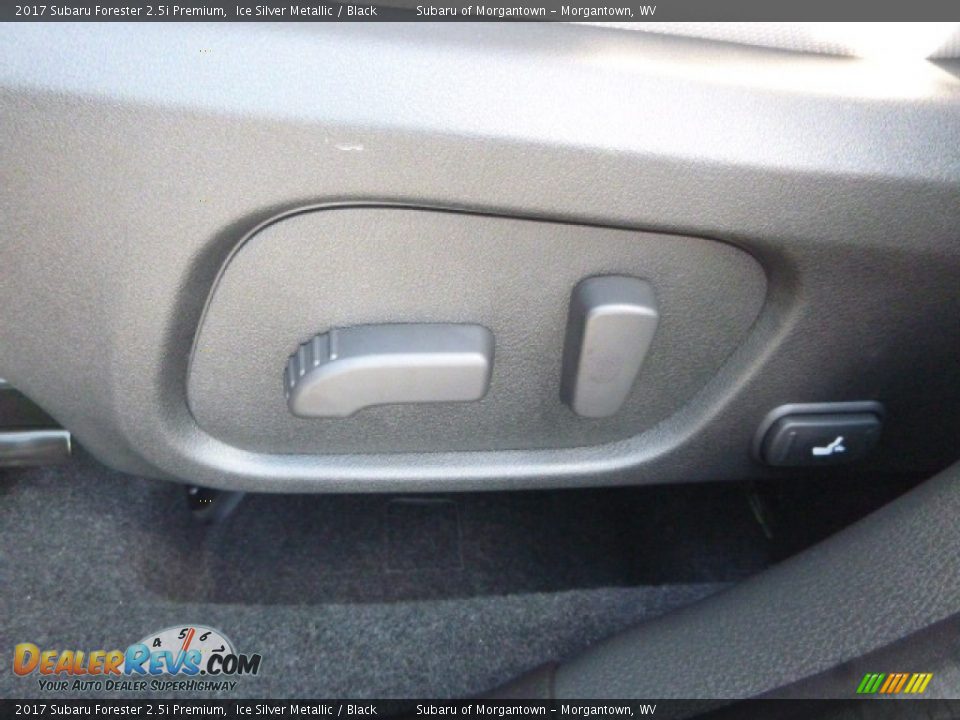 2017 Subaru Forester 2.5i Premium Ice Silver Metallic / Black Photo #17