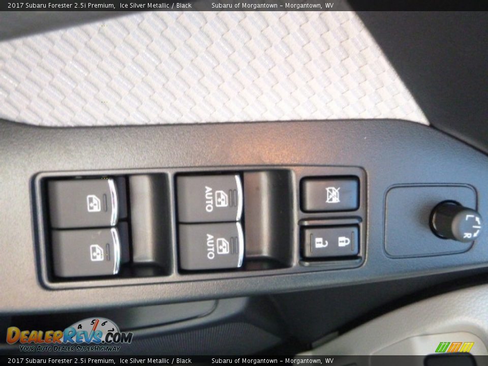 2017 Subaru Forester 2.5i Premium Ice Silver Metallic / Black Photo #24