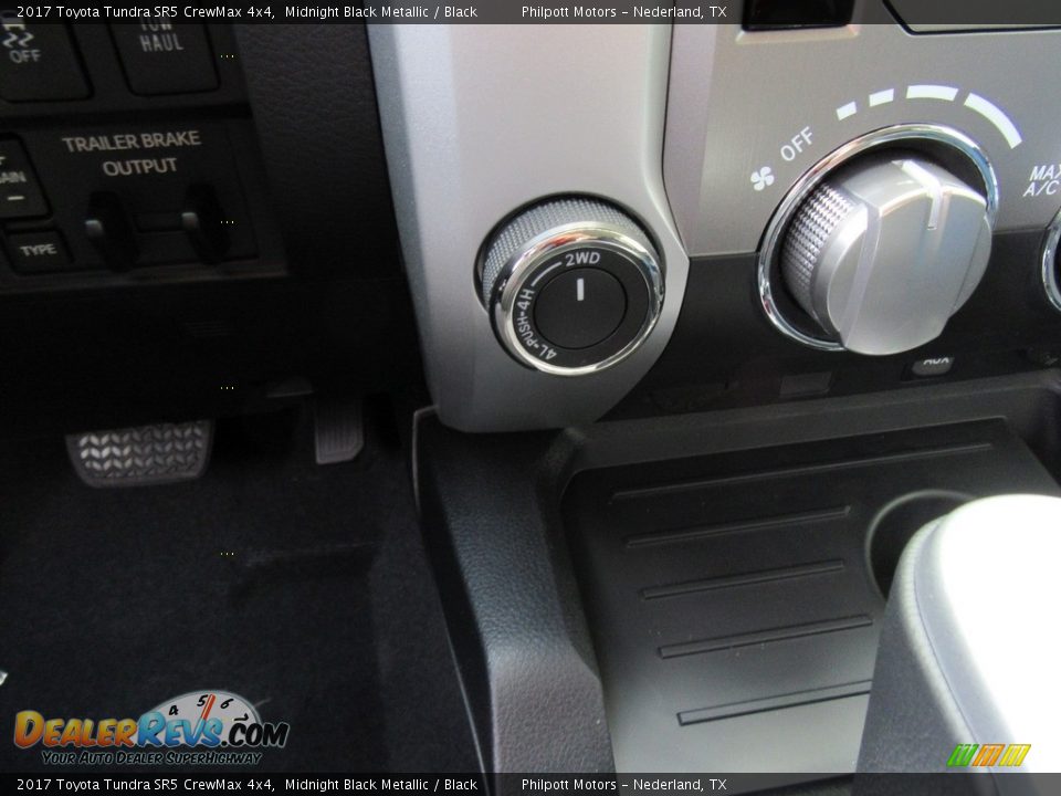 2017 Toyota Tundra SR5 CrewMax 4x4 Midnight Black Metallic / Black Photo #31