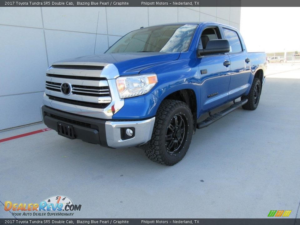 Front 3/4 View of 2017 Toyota Tundra SR5 Double Cab Photo #7