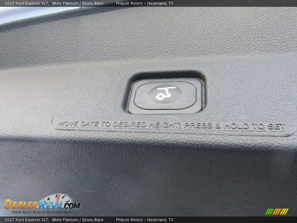 2017 Ford Explorer XLT White Platinum / Ebony Black Photo #18