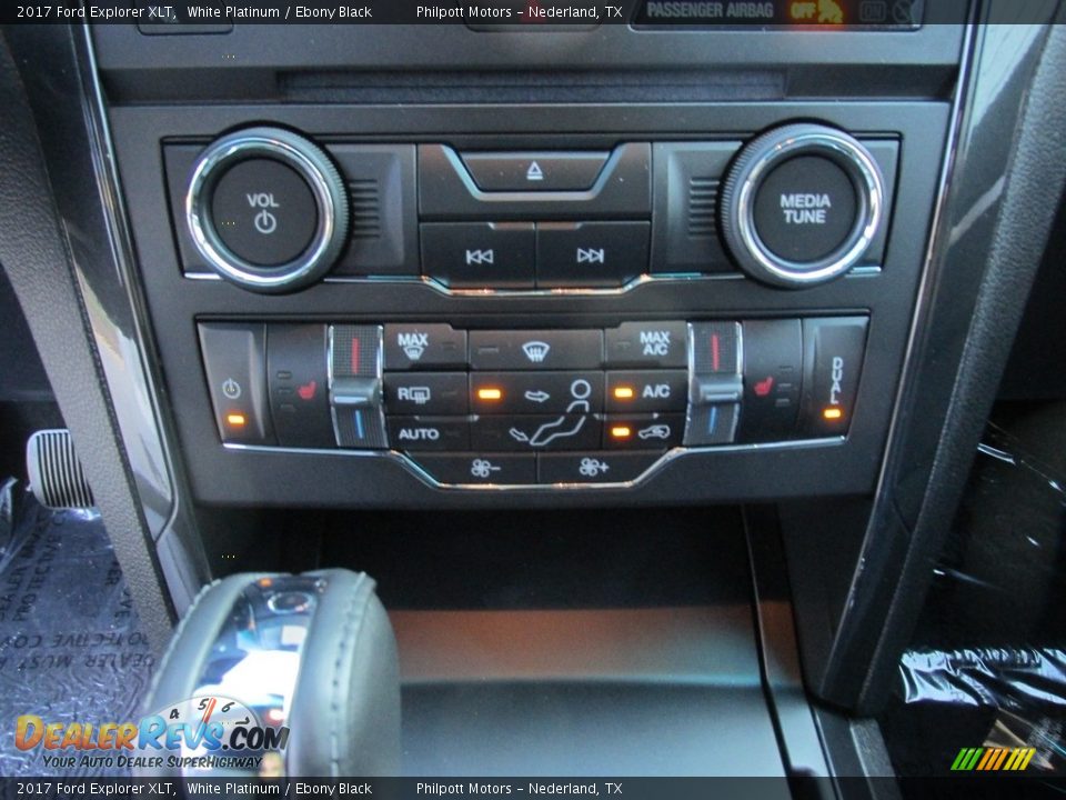 2017 Ford Explorer XLT White Platinum / Ebony Black Photo #28