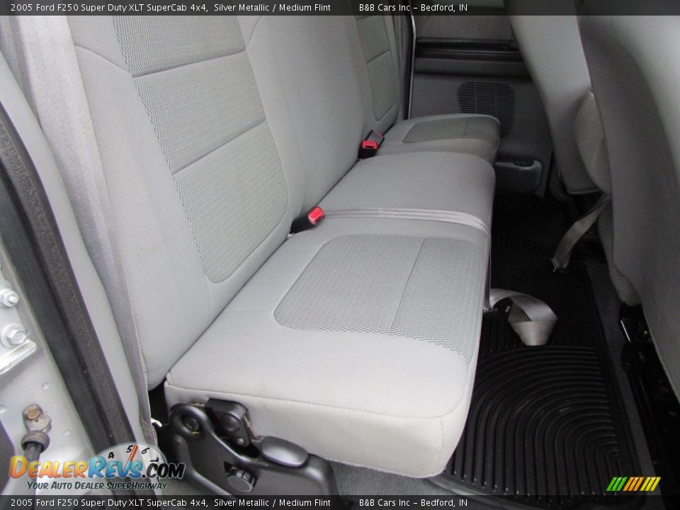 2005 Ford F250 Super Duty XLT SuperCab 4x4 Silver Metallic / Medium Flint Photo #18