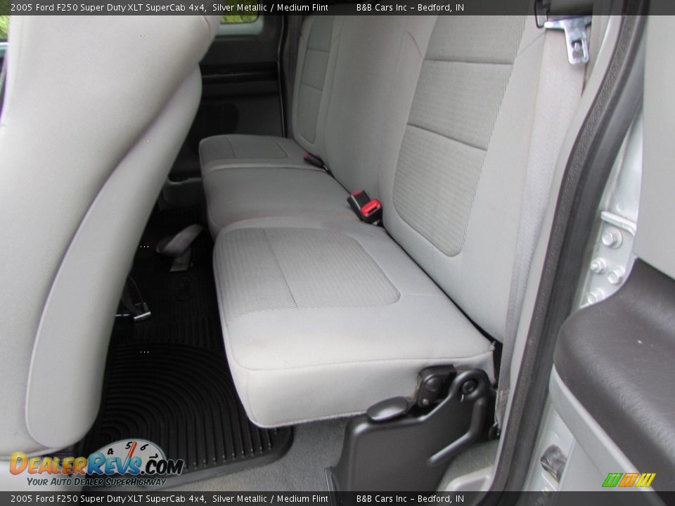 2005 Ford F250 Super Duty XLT SuperCab 4x4 Silver Metallic / Medium Flint Photo #25