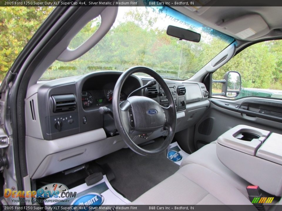 2005 Ford F250 Super Duty XLT SuperCab 4x4 Silver Metallic / Medium Flint Photo #27