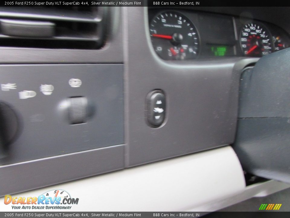 2005 Ford F250 Super Duty XLT SuperCab 4x4 Silver Metallic / Medium Flint Photo #28