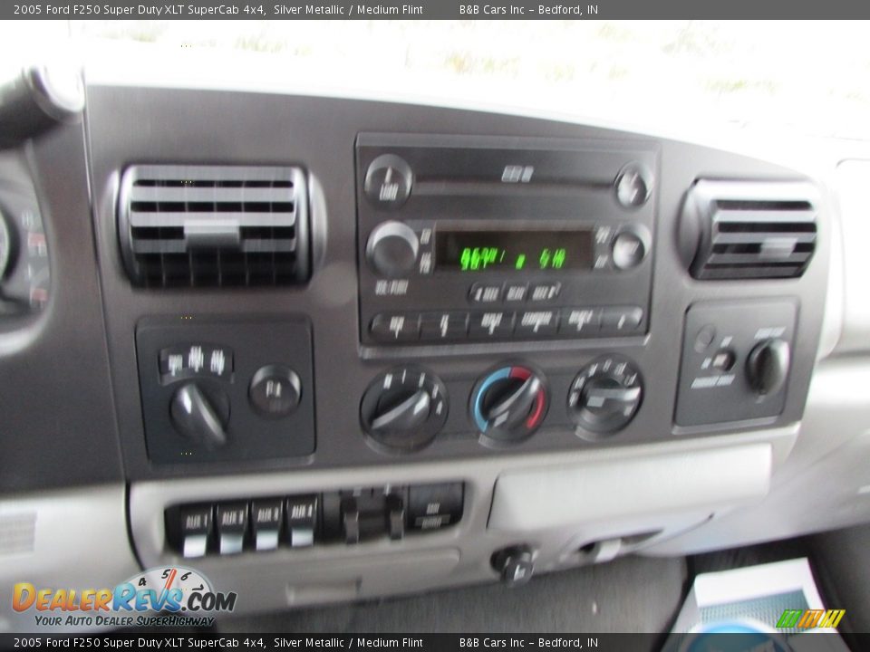 2005 Ford F250 Super Duty XLT SuperCab 4x4 Silver Metallic / Medium Flint Photo #29