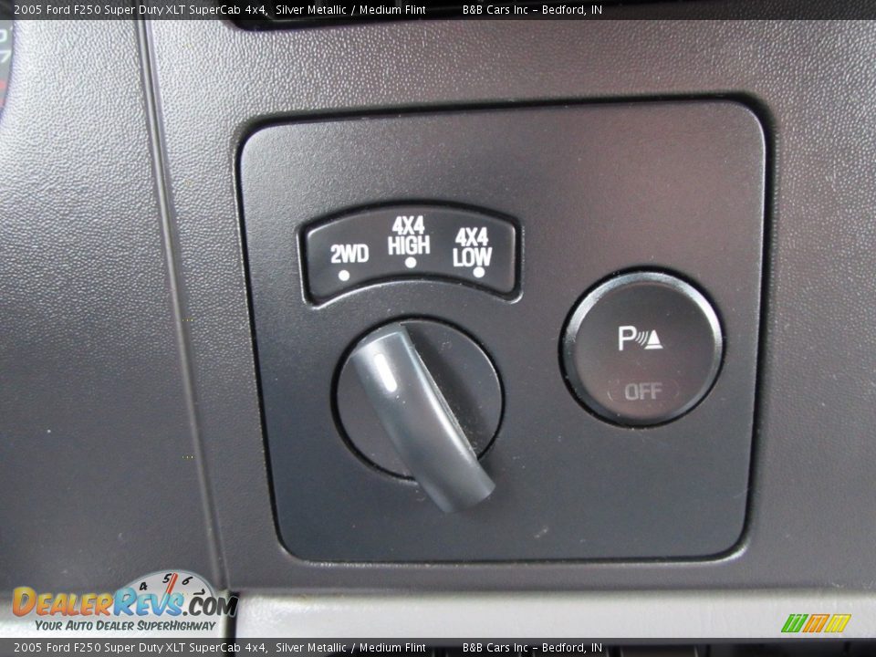 2005 Ford F250 Super Duty XLT SuperCab 4x4 Silver Metallic / Medium Flint Photo #31