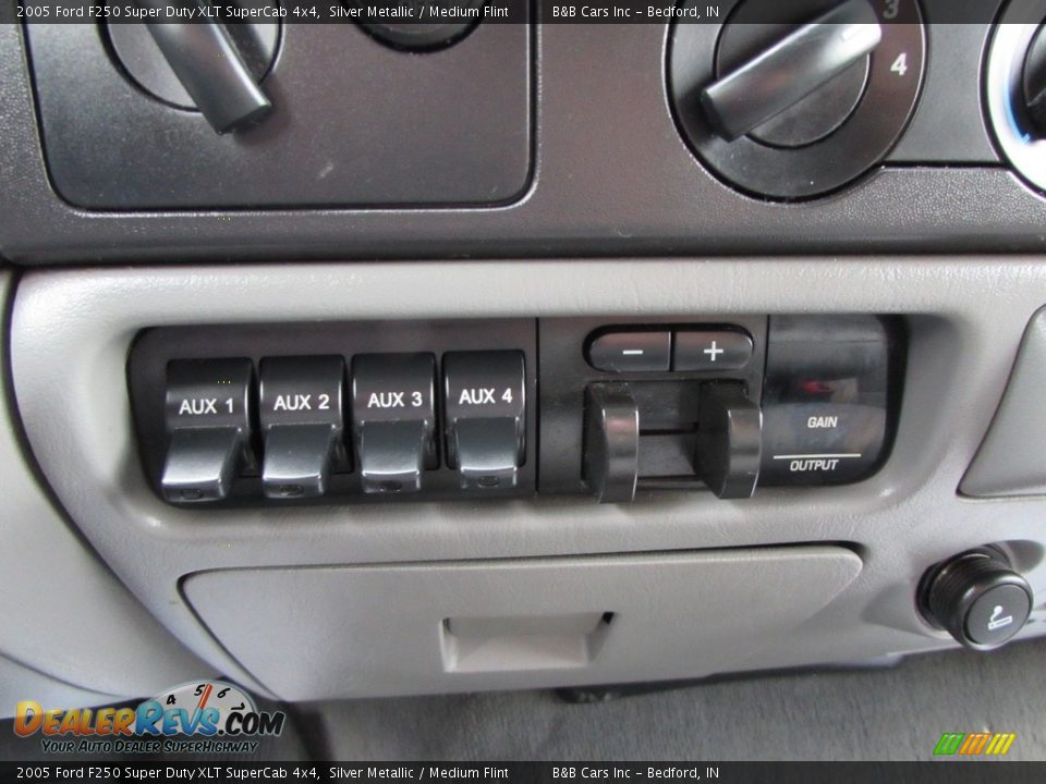 2005 Ford F250 Super Duty XLT SuperCab 4x4 Silver Metallic / Medium Flint Photo #32