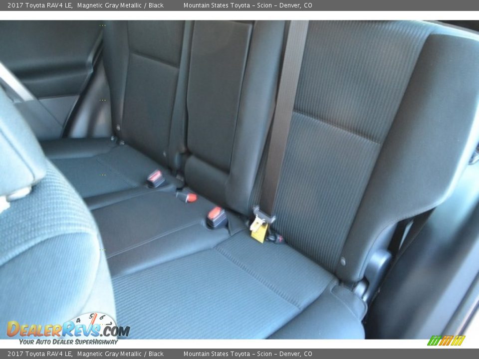 2017 Toyota RAV4 LE Magnetic Gray Metallic / Black Photo #7