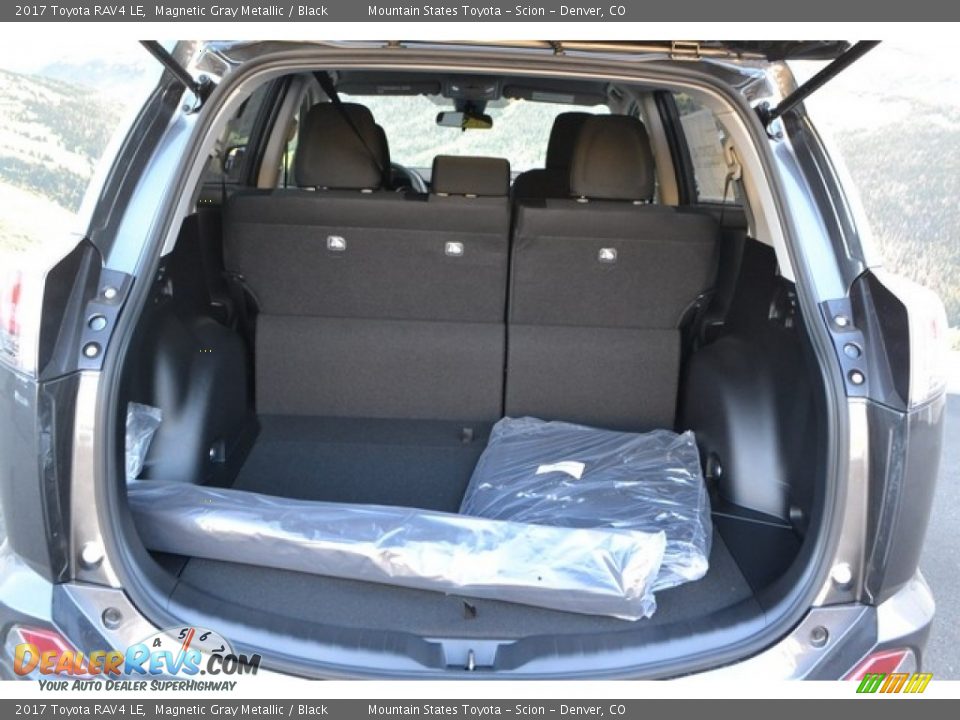 2017 Toyota RAV4 LE Magnetic Gray Metallic / Black Photo #8