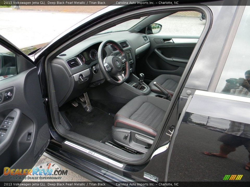 Titan Black Interior - 2013 Volkswagen Jetta GLI Photo #16