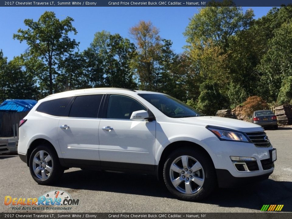 Front 3/4 View of 2017 Chevrolet Traverse LT Photo #3