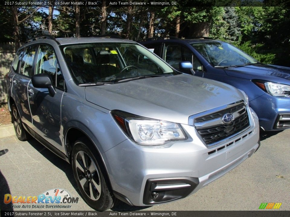 Front 3/4 View of 2017 Subaru Forester 2.5i Photo #1