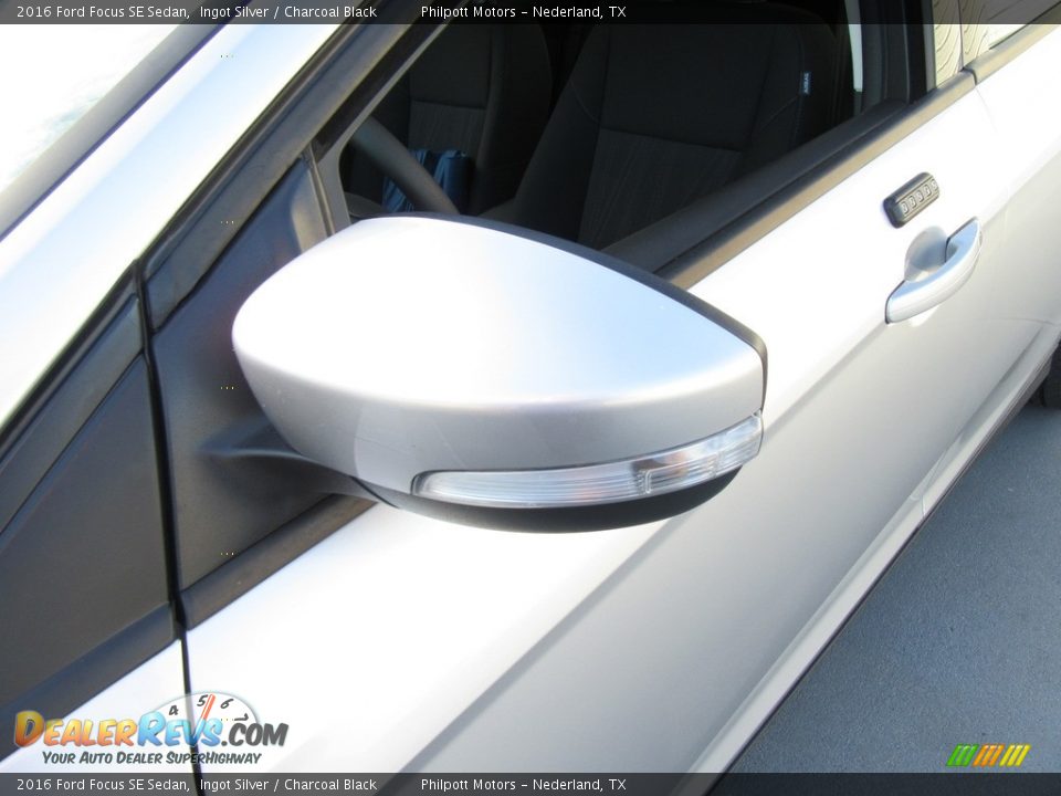 2016 Ford Focus SE Sedan Ingot Silver / Charcoal Black Photo #12