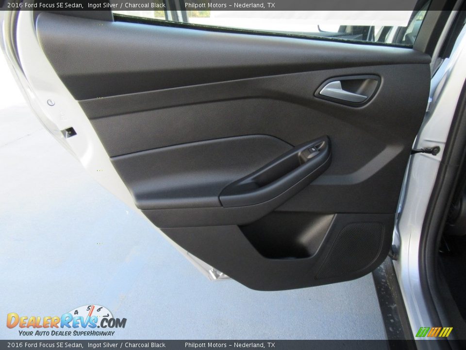 2016 Ford Focus SE Sedan Ingot Silver / Charcoal Black Photo #18