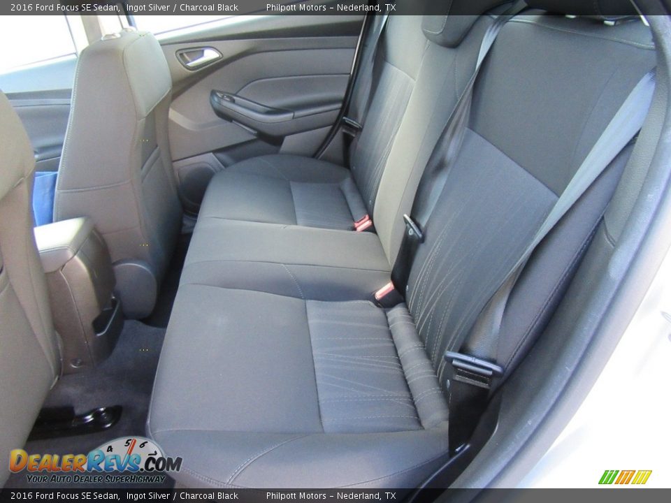 2016 Ford Focus SE Sedan Ingot Silver / Charcoal Black Photo #19