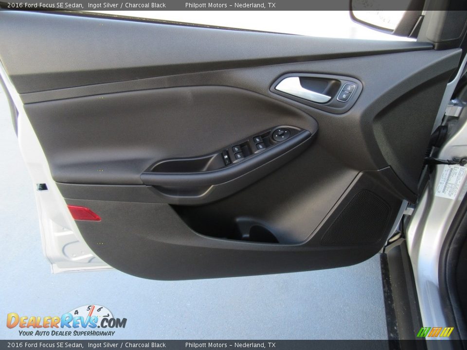 2016 Ford Focus SE Sedan Ingot Silver / Charcoal Black Photo #20