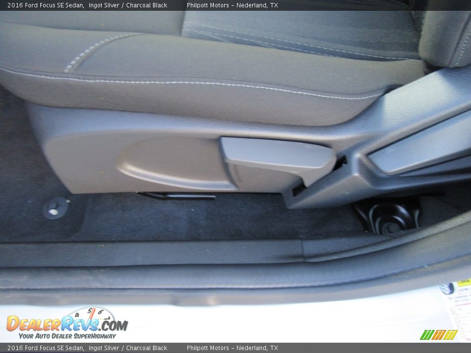 2016 Ford Focus SE Sedan Ingot Silver / Charcoal Black Photo #23