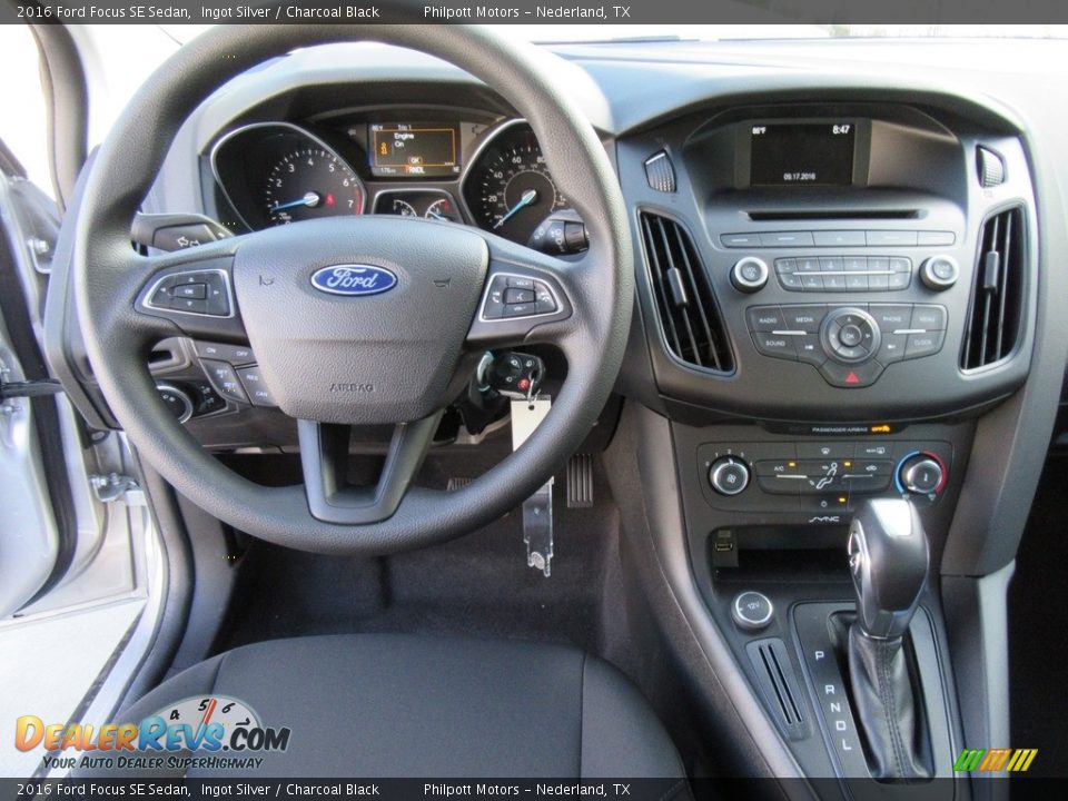 2016 Ford Focus SE Sedan Ingot Silver / Charcoal Black Photo #24