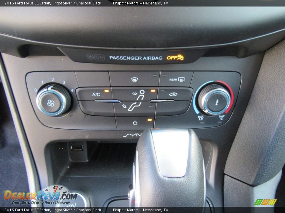 2016 Ford Focus SE Sedan Ingot Silver / Charcoal Black Photo #27
