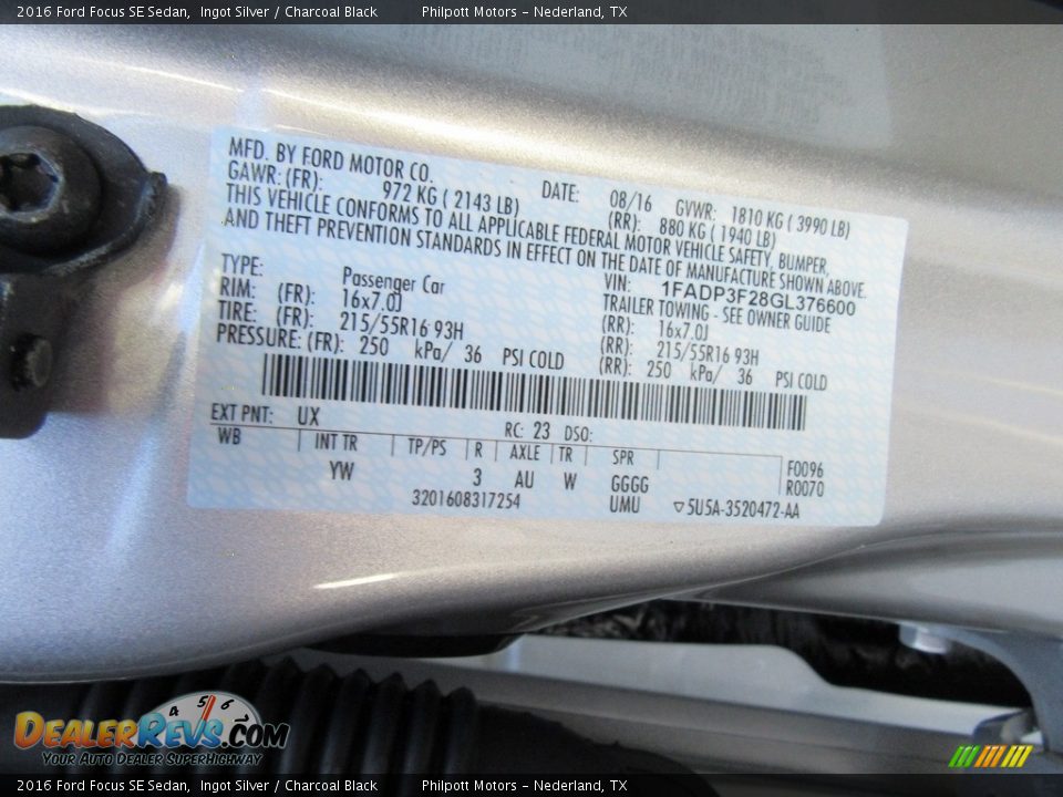 2016 Ford Focus SE Sedan Ingot Silver / Charcoal Black Photo #32