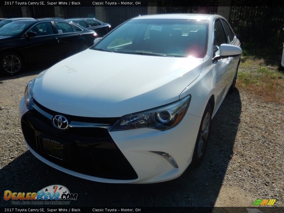 2017 Toyota Camry SE Super White / Black Photo #1