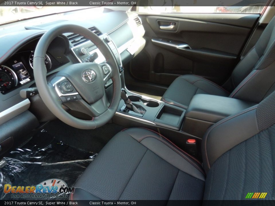 2017 Toyota Camry SE Super White / Black Photo #3
