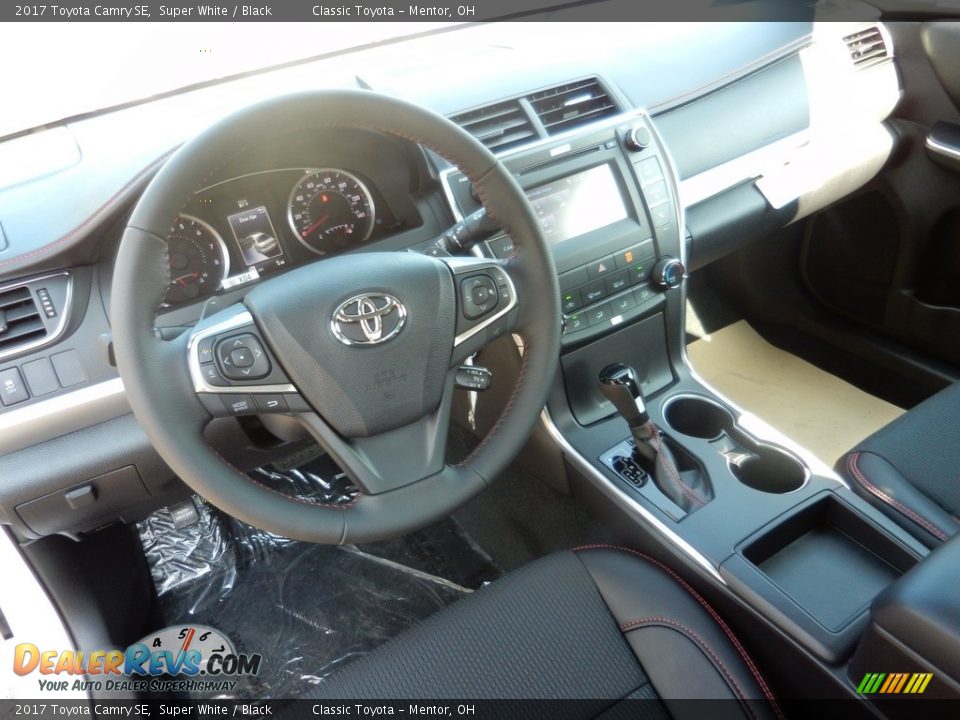 2017 Toyota Camry SE Super White / Black Photo #4