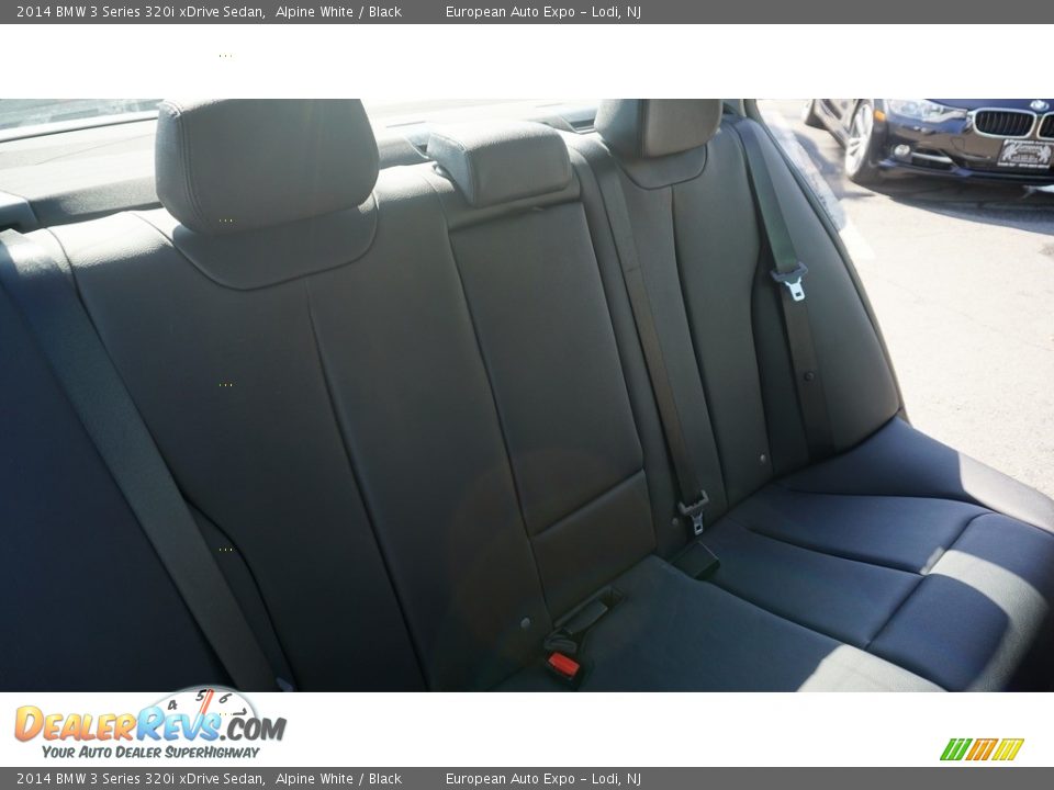 2014 BMW 3 Series 320i xDrive Sedan Alpine White / Black Photo #11