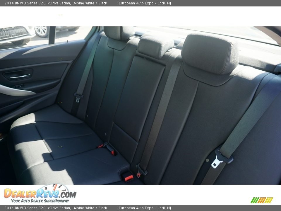 2014 BMW 3 Series 320i xDrive Sedan Alpine White / Black Photo #12