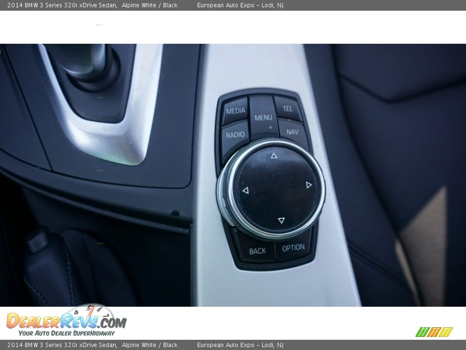 2014 BMW 3 Series 320i xDrive Sedan Alpine White / Black Photo #25