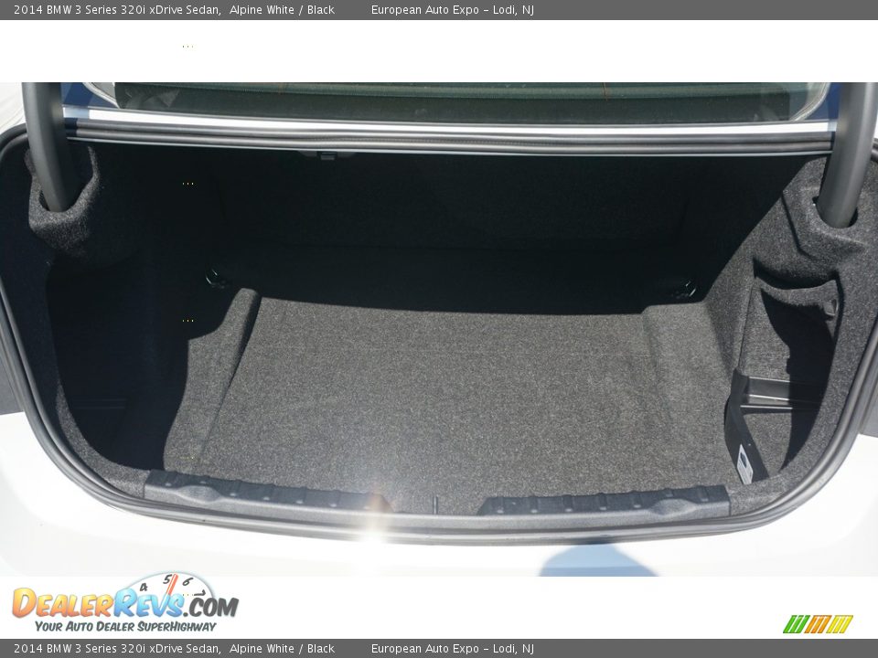 2014 BMW 3 Series 320i xDrive Sedan Alpine White / Black Photo #29