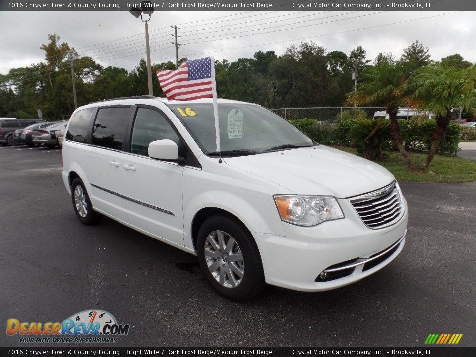 Front 3/4 View of 2016 Chrysler Town & Country Touring Photo #13